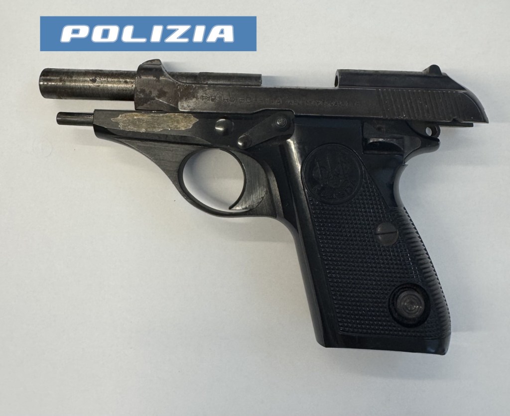 Al momento stai visualizzando Arrestato 56enne con pistola carica nel marsupio: scatta la denuncia