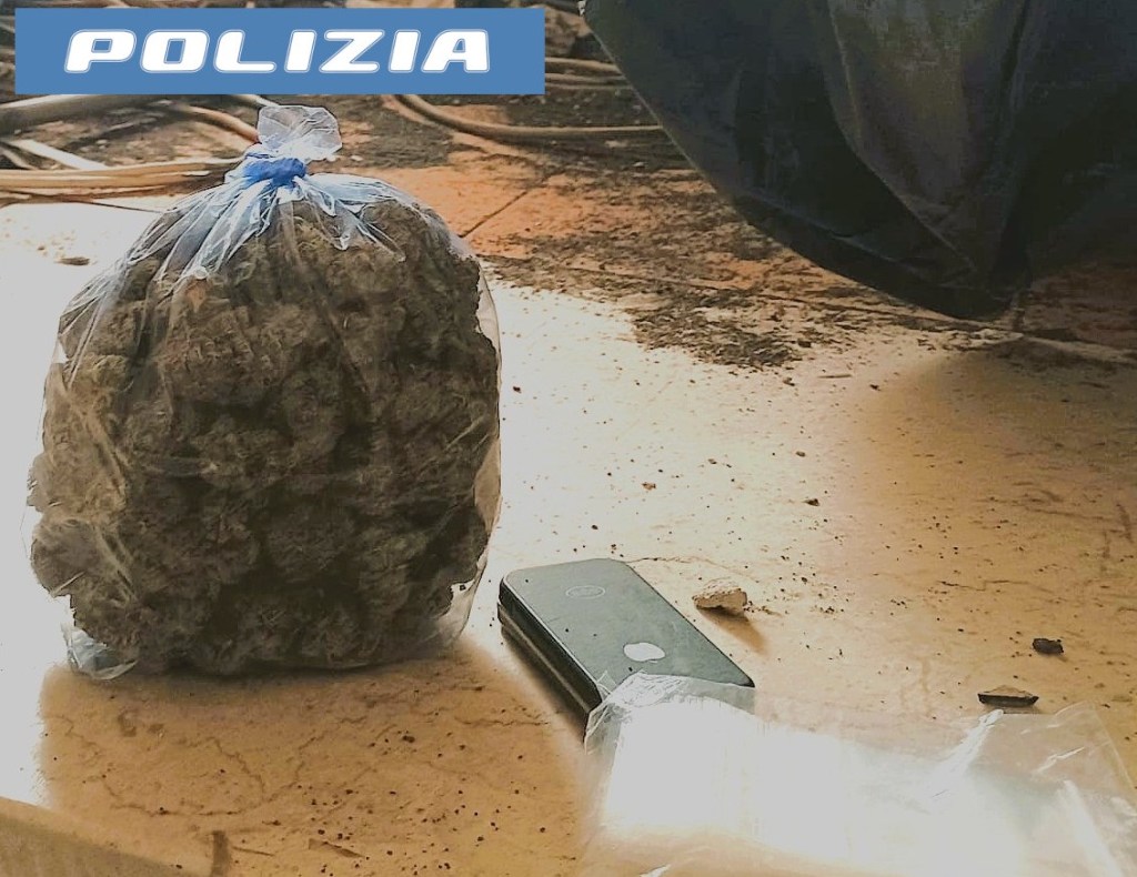 Al momento stai visualizzando Scoperta marijuana nel contatore dell’acqua: 300 grammi sequestrati