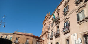 Scopri di più sull'articolo Appalti sotto inchiesta: perquisizioni e sequestri al Comune di Agrigento