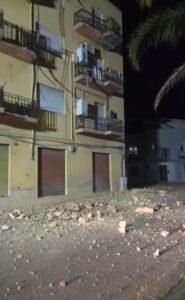 Scopri di più sull'articolo Crollo di un cornicione a Canicattì: tragedia evitata in via Toti