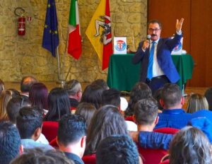 Scopri di più sull'articolo Decio Terrana lancia un appello al centrodestra: più unità e inclusione