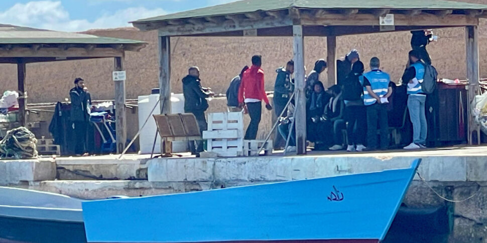 Al momento stai visualizzando Sbarco a Lampedusa: 48 migranti salvati dalle navi delle ONG