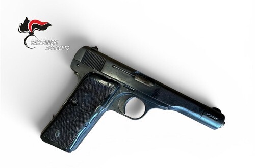 Al momento stai visualizzando Diciannovenne fermato dai Carabinieri con pistola non registrata