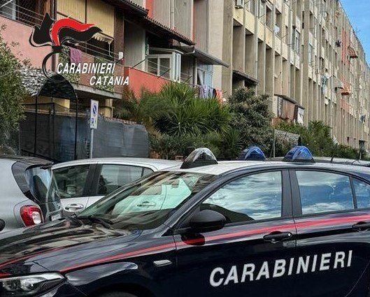 Al momento stai visualizzando Arrestato 20enne mentre spacciava in pieno giorno per le strade della città