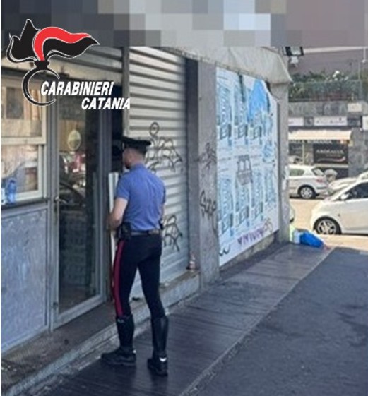 Al momento stai visualizzando Aggressione dopo il furto: arrestato un uomo in un negozio locale