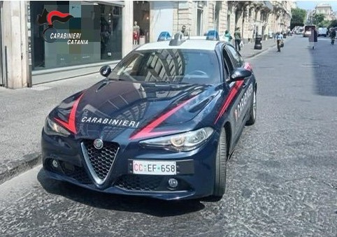 Al momento stai visualizzando Arrestato dopo aver violato gli arresti domiciliari e rubato in un negozio