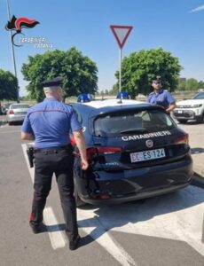 Scopri di più sull'articolo Arrestato un ventenne per furto di fari, coinvolto anche un minorenne