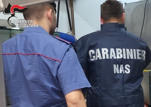 Al momento stai visualizzando Pasticceria sotto accusa: il titolare multato per gravi irregolarità sanitarie