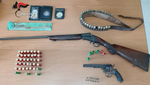 Al momento stai visualizzando Scoperto arsenale in un casolare: arrestato un uomo di 50 anni