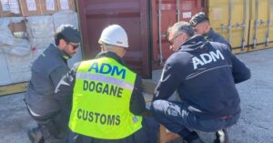 Scopri di più sull'articolo Sequestrate oltre 1,5 tonnellate di olio al Porto di Augusta: scatta la denuncia