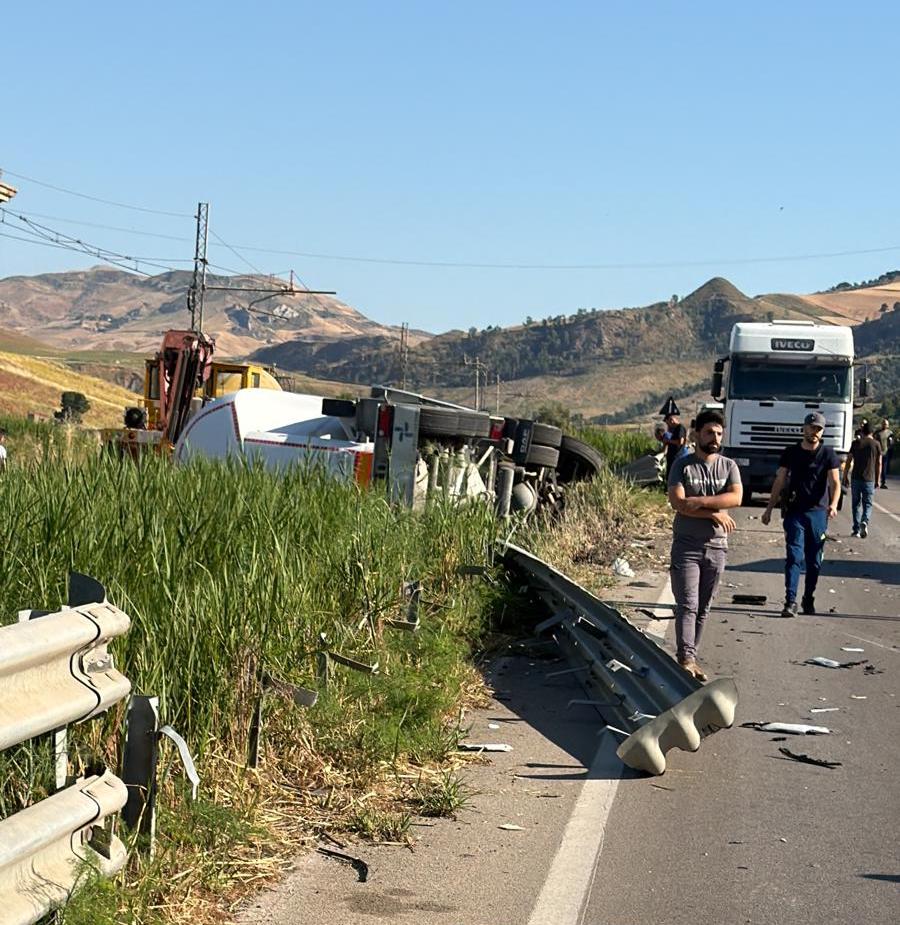 Al momento stai visualizzando Incidente chiude temporaneamente la SS 189 Agrigento-Palermo