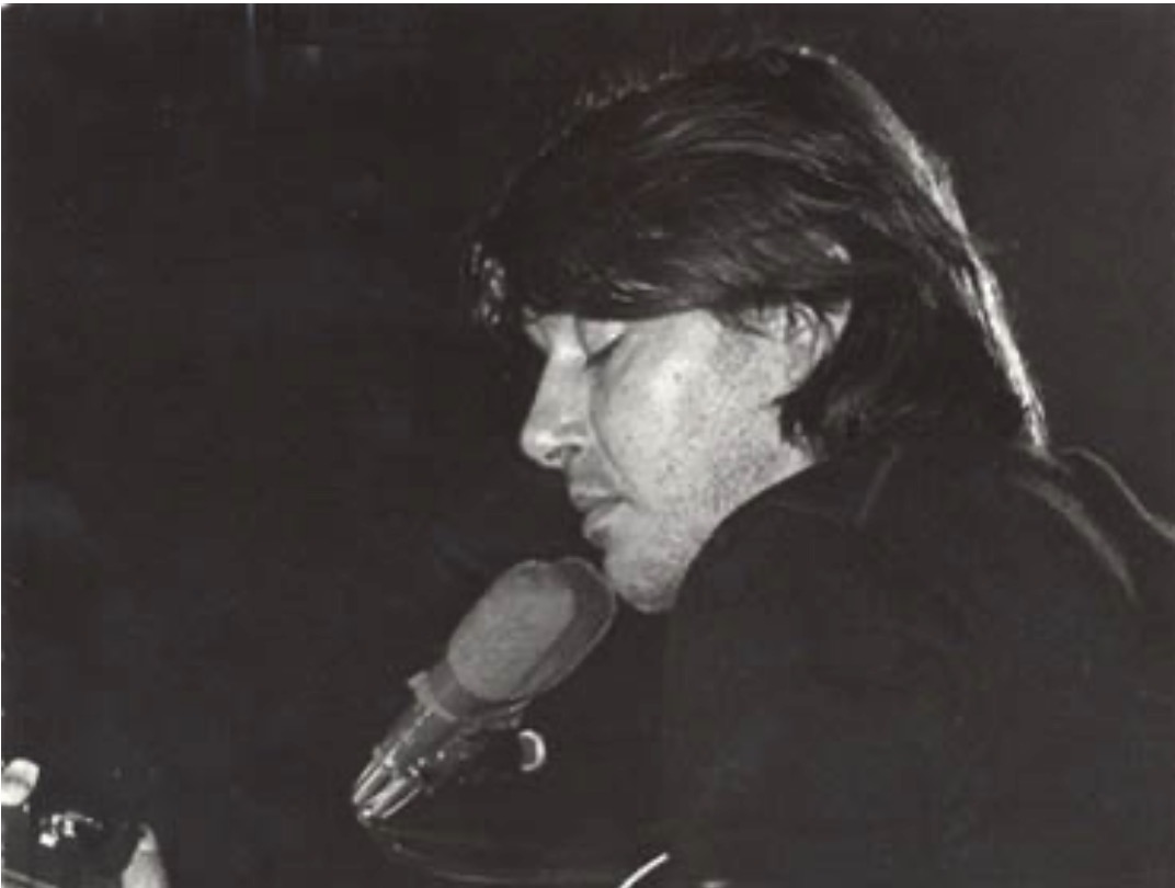 Al momento stai visualizzando Tributo a De André: stasera la Faber Little Band sul sagrato dei SS. Pietro e Paolo a Favara