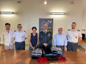 Scopri di più sull'articolo La Croce Rossa Italiana riceve un’importante donazione dalla Guardia di Finanza