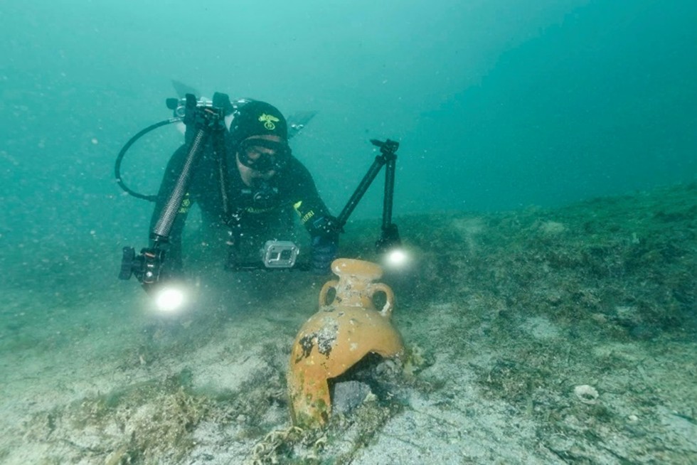 Al momento stai visualizzando Oltre 50 reperti archeologici recuperati dai fondali di Lampedusa