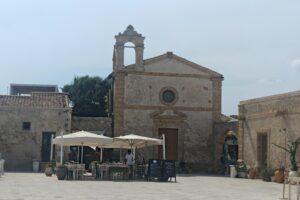 Scopri di più sull'articolo Malore fatale per il titolare dopo una maxi rissa davanti al suo locale