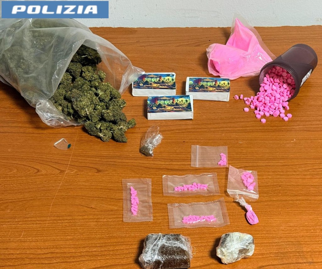 Al momento stai visualizzando Oltre 700 pasticche di metanfetamina sequestrate in operazione antidroga