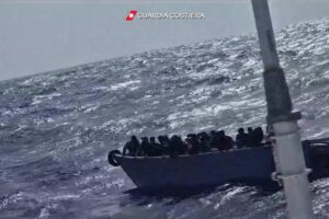 Scopri di più sull'articolo Navi Ong soccorrono migranti e li portano a Lampedusa