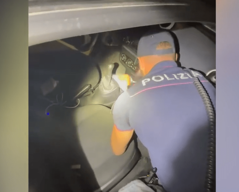 Al momento stai visualizzando Giovane di 18 anni arrestato per possesso di hashish e marijuana in auto