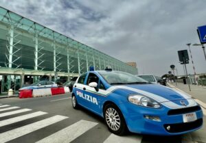 Scopri di più sull'articolo Denunciata per furto: ruba lo zaino di una passeggera all’aeroporto