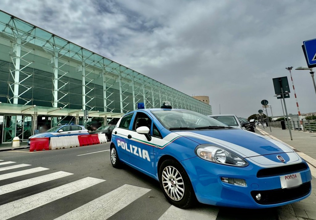Al momento stai visualizzando Denunciata per furto: ruba lo zaino di una passeggera all’aeroporto