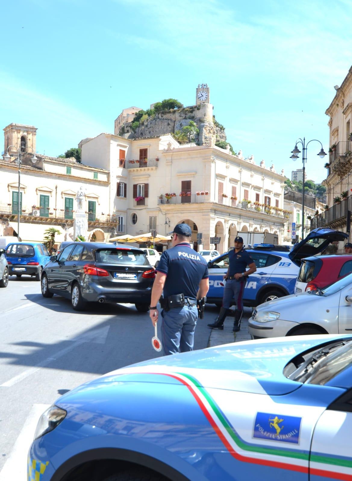 Al momento stai visualizzando Controlli della Polizia a Modica: 20 multe e tre auto sequestrate