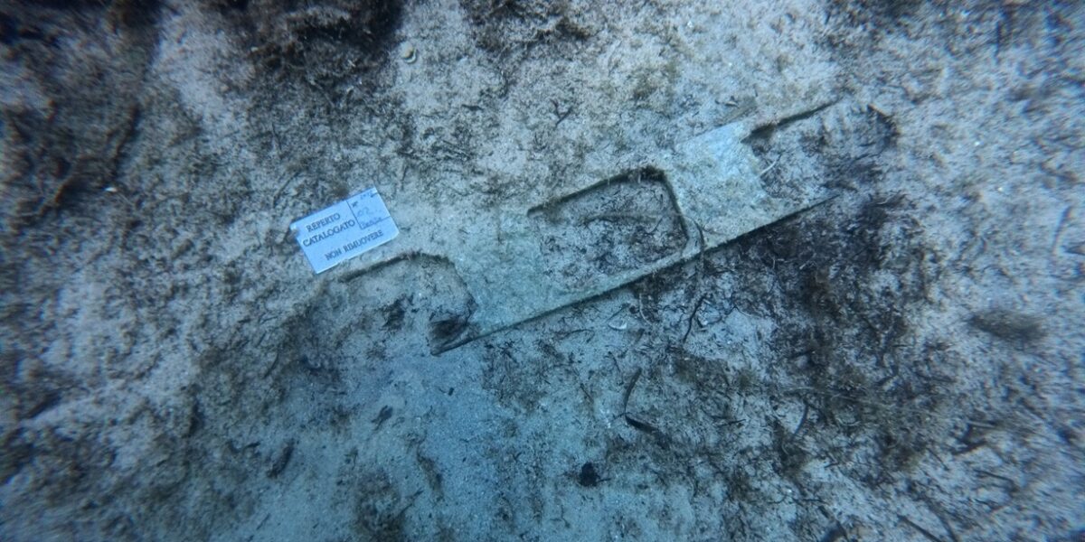 Al momento stai visualizzando Recuperati nel mare di Lampedusa anfore e reperti storici: il video dell’operazione