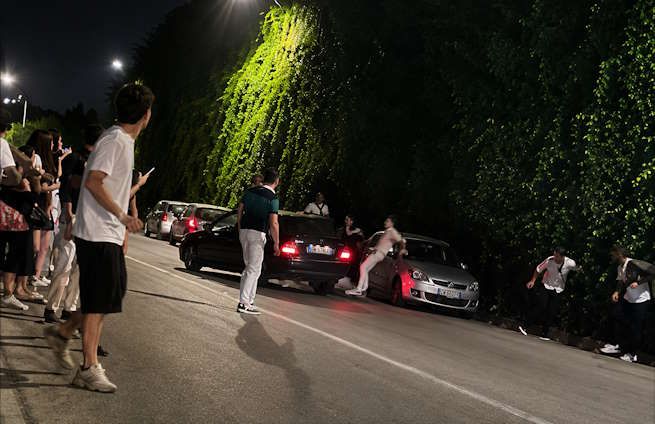 Al momento stai visualizzando Panico a Taormina: auto investe giovani dopo una rissa in strada