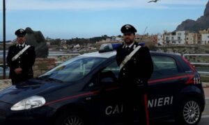 Scopri di più sull'articolo Estetista abusiva in B&B: scattano due denunce per attività illecita