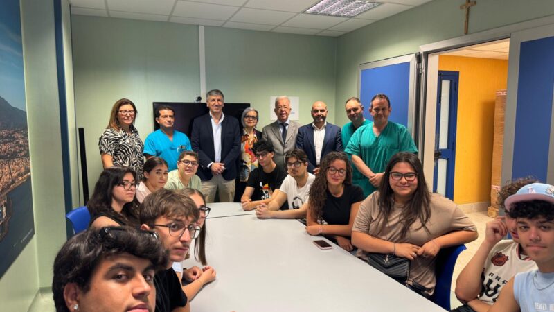 Al momento stai visualizzando Studenti del “Francesco Redi” a lezione di responsabilità in terapia intensiva