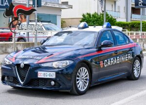 Scopri di più sull'articolo Due uomini arrestati dopo tentato furto in negozio con furgone rubato