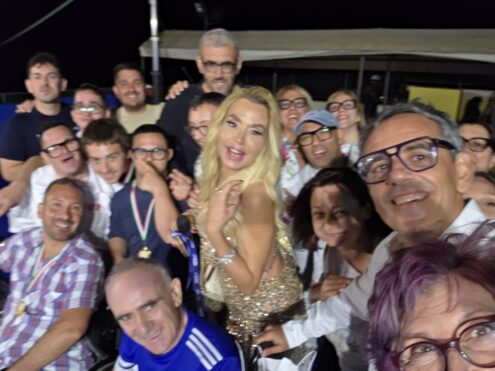 Al momento stai visualizzando Cerimonia di premiazione a Canicattì: Valeria Marini celebra gli atleti paralimpici di Pro Sport Ravanusa