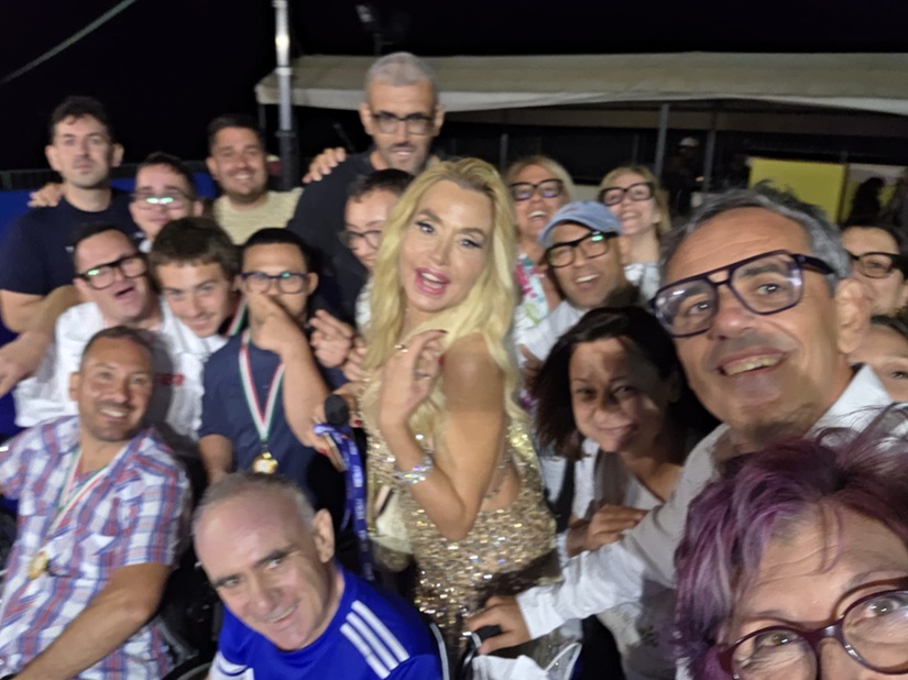 Al momento stai visualizzando Serata di sport e inclusione: Valeria Marini premia gli atleti paralimpici di Ravanusa