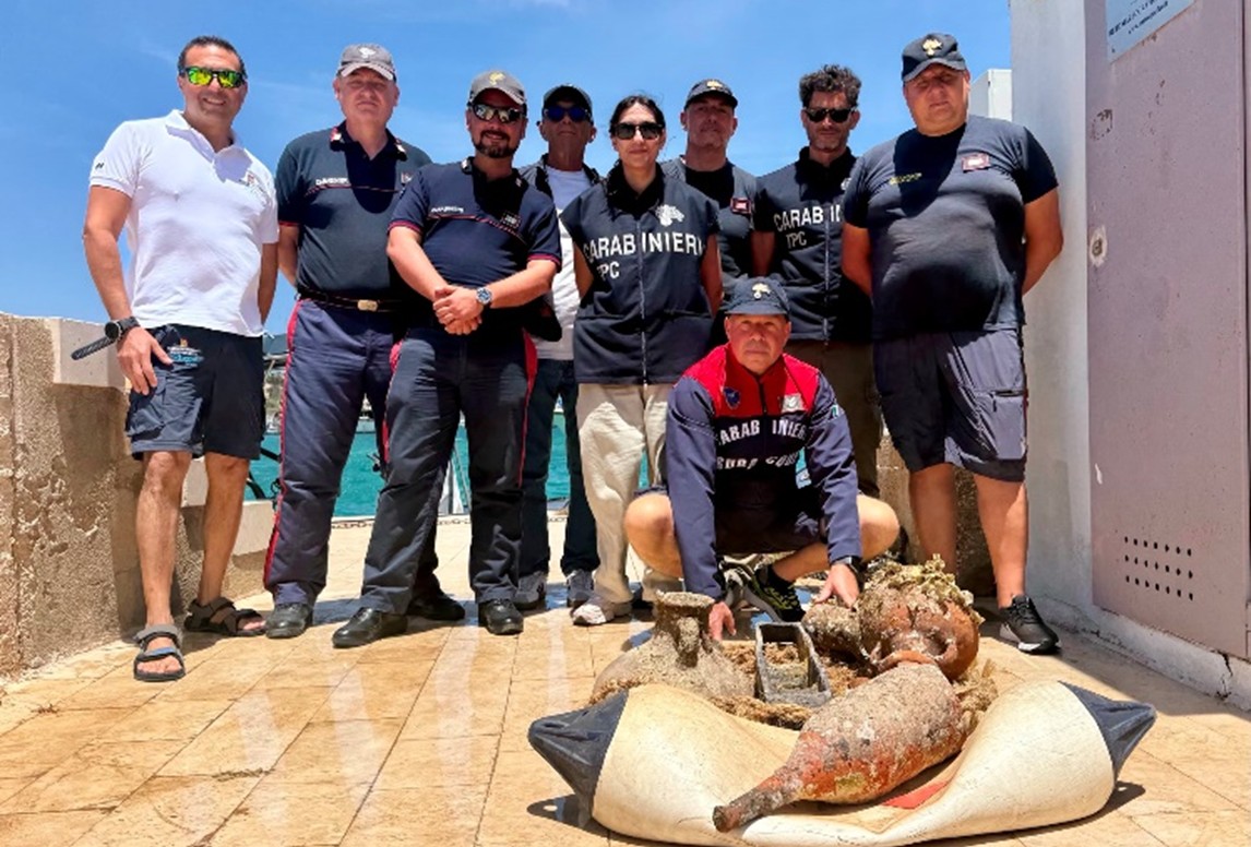 Al momento stai visualizzando Decine di reperti archeologici recuperati dai Carabinieri a Lampedusa