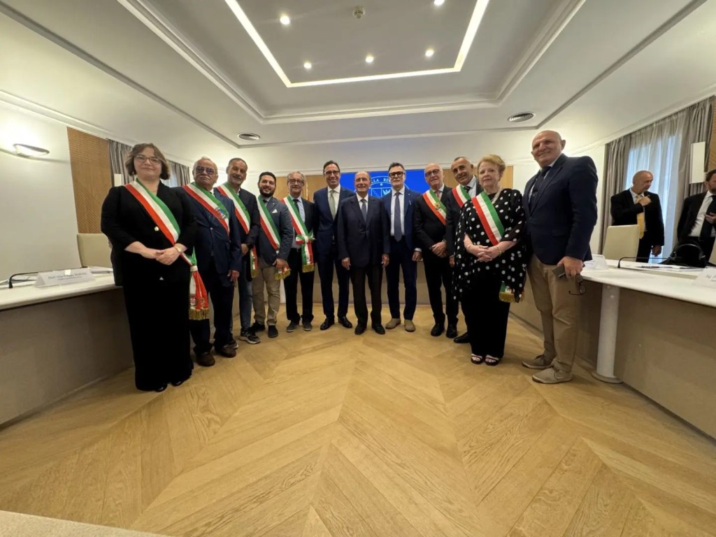 Al momento stai visualizzando Misure compensative per i Comuni: Schifani annuncia collaborazione con Anas