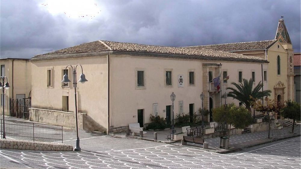 Al momento stai visualizzando Incendio devasta seicento ulivi a Villafranca Sicula