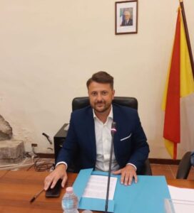 Scopri di più sull'articolo Francesco Viola riconfermato alla guida del Consiglio comunale di Cammarata