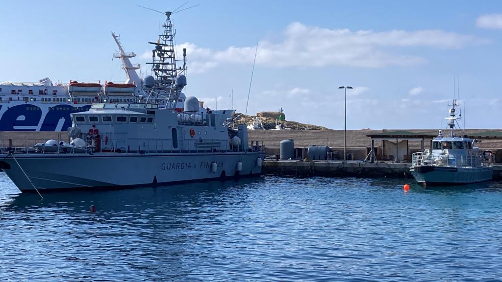 Al momento stai visualizzando Soccorso in mare: 48 migranti arrivano a Lampedusa dopo il salvataggio