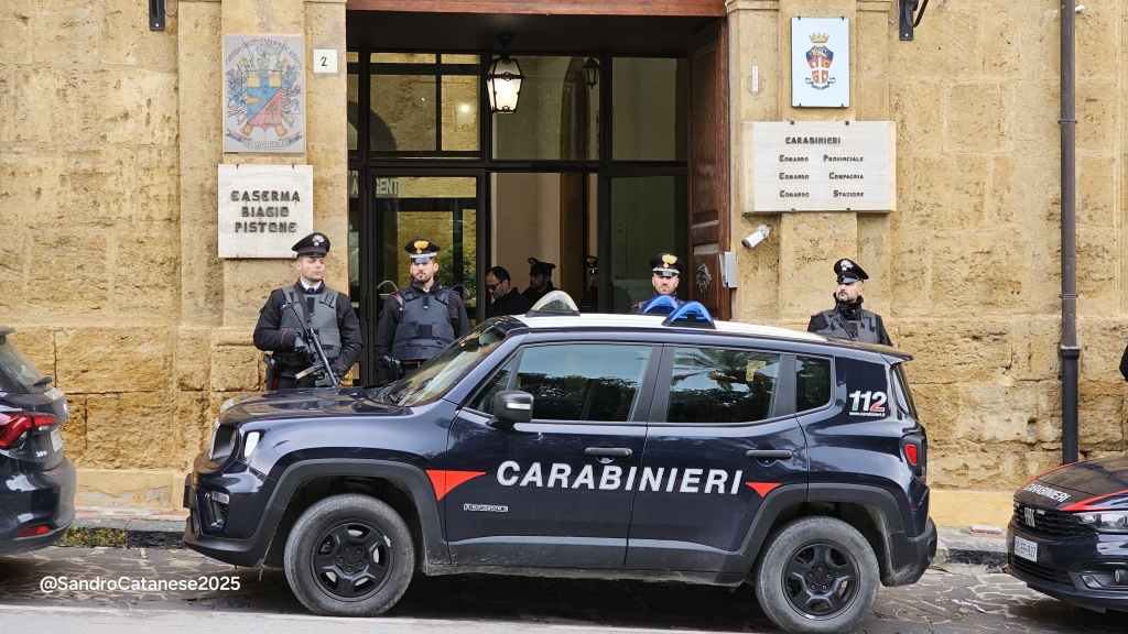 Al momento stai visualizzando Tre agrigentini arrestati per estorsione a un anziano: lacrime in ginocchio