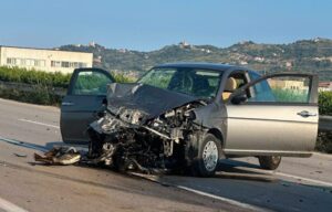 Scopri di più sull'articolo Incidente sulla statale 115: cinque feriti, tra cui un bambino