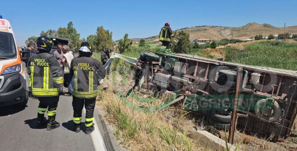 Al momento stai visualizzando Conducente di camion esce illeso dopo un’uscita di strada
