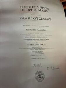 Scopri di più sull'articolo Gry Worre Hallberg delle Sisters Hope premiata con Dottorato Honoris Causa in Svezia