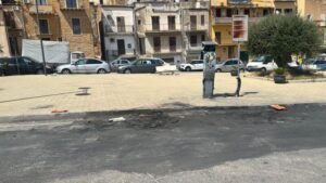 Scopri di più sull'articolo Piazza Ravanusella ridotta a un deserto dopo l’incendio di un’auto