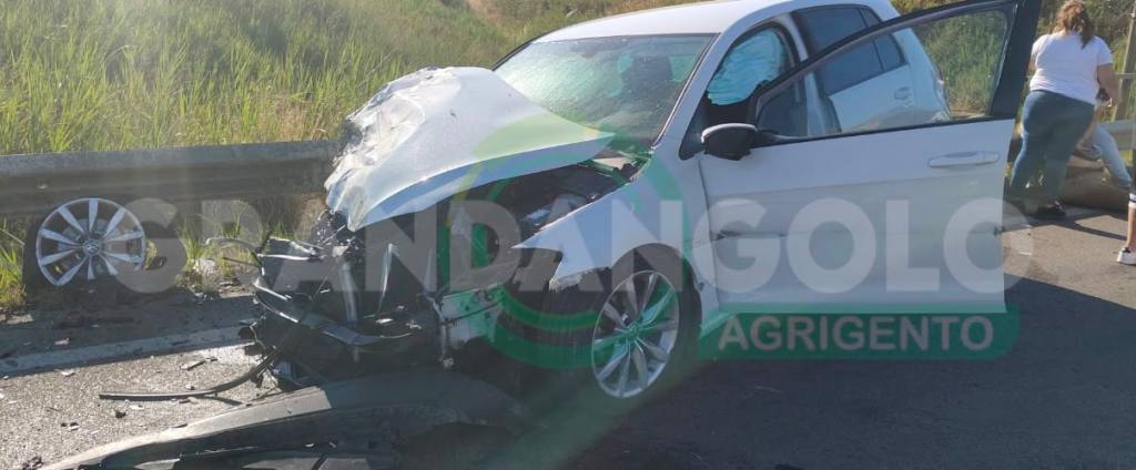 Al momento stai visualizzando Scontro tra auto e camion a Campofranco: traffico bloccato e feriti