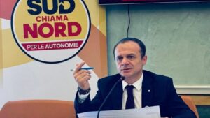 Scopri di più sull'articolo Cateno De Luca lancia la sfida al centrodestra: “Lagalla deve lasciare”