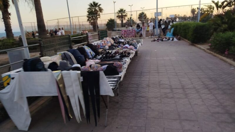 Al momento stai visualizzando Commercio abusivo al lungomare di San Leone: il “gran bazar” è in piena attività