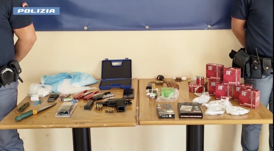 Al momento stai visualizzando Arrestato con hashish, pistola e 280 munizioni nella propria abitazione