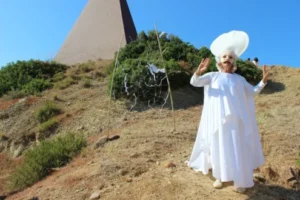 Scopri di più sull'articolo Piramide 38° Parallelo: migliaia celebrano il Rito della Luce 2026
