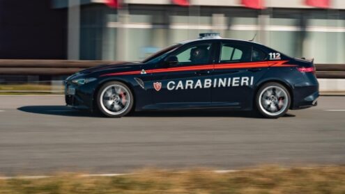 Al momento stai visualizzando Fuga da un posto di blocco: 18enne investe un Carabiniere e viene arrestato