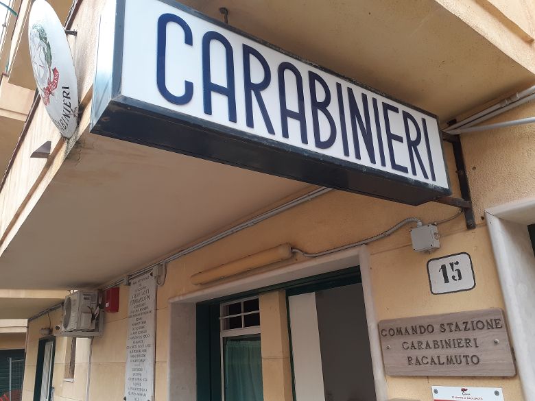 Al momento stai visualizzando Truffa a Racalmuto: finto carabiniere ruba 500 euro a un’anziana