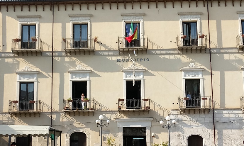 Al momento stai visualizzando Il Comune di Favara omaggia il regista Toni Trupia per “In Gran Segreto